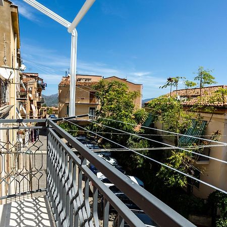 カステルブオーノ Porta San Paolo Houseアパートホテル エクステリア 写真