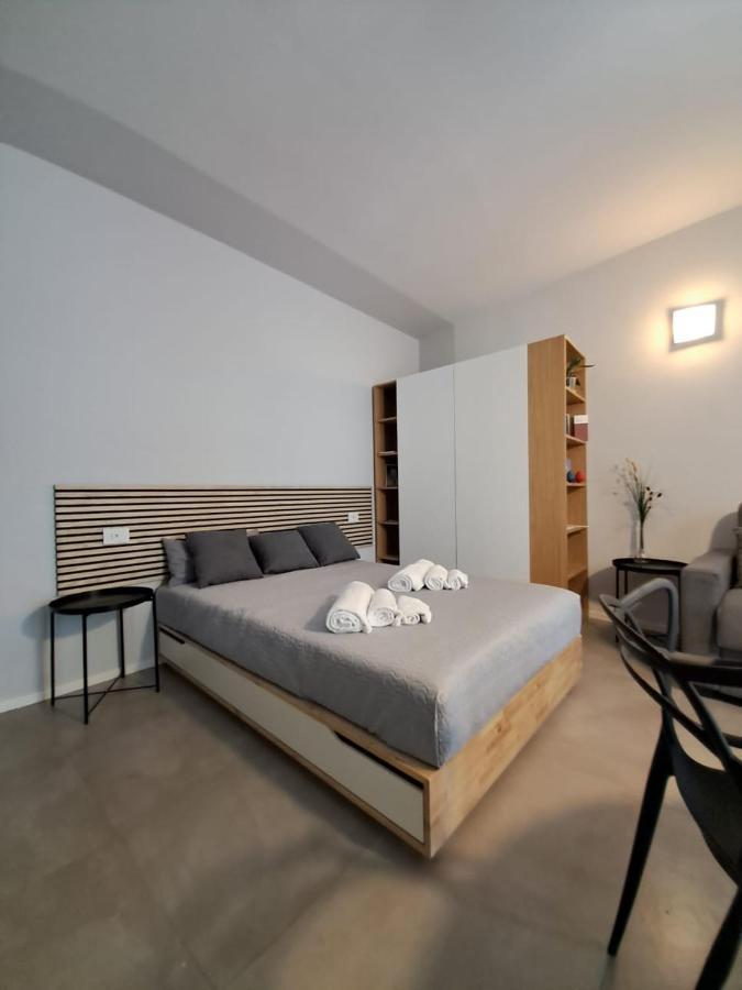カステルブオーノ Porta San Paolo Houseアパートホテル エクステリア 写真