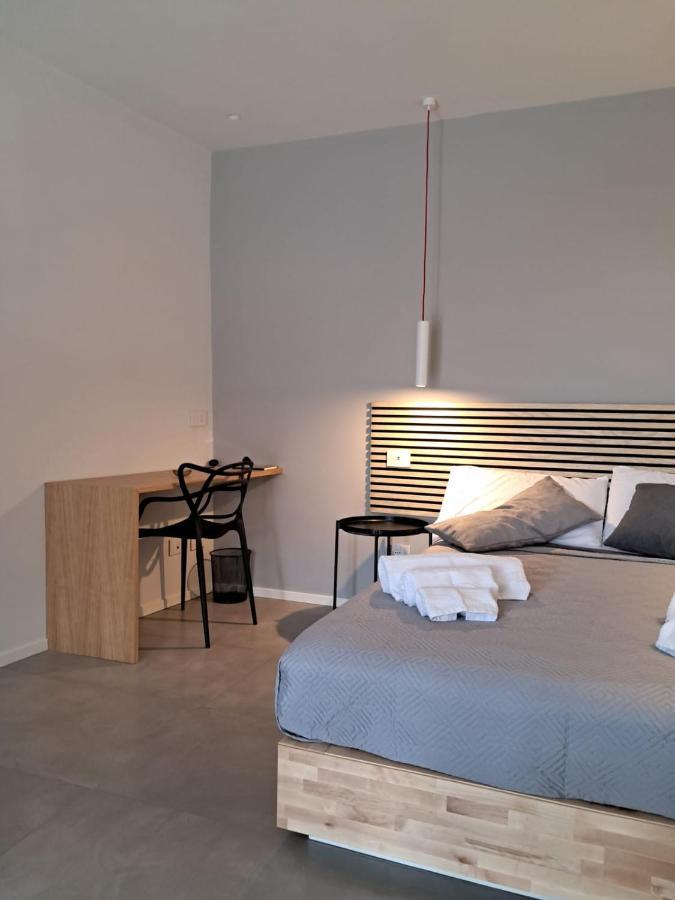 カステルブオーノ Porta San Paolo Houseアパートホテル エクステリア 写真