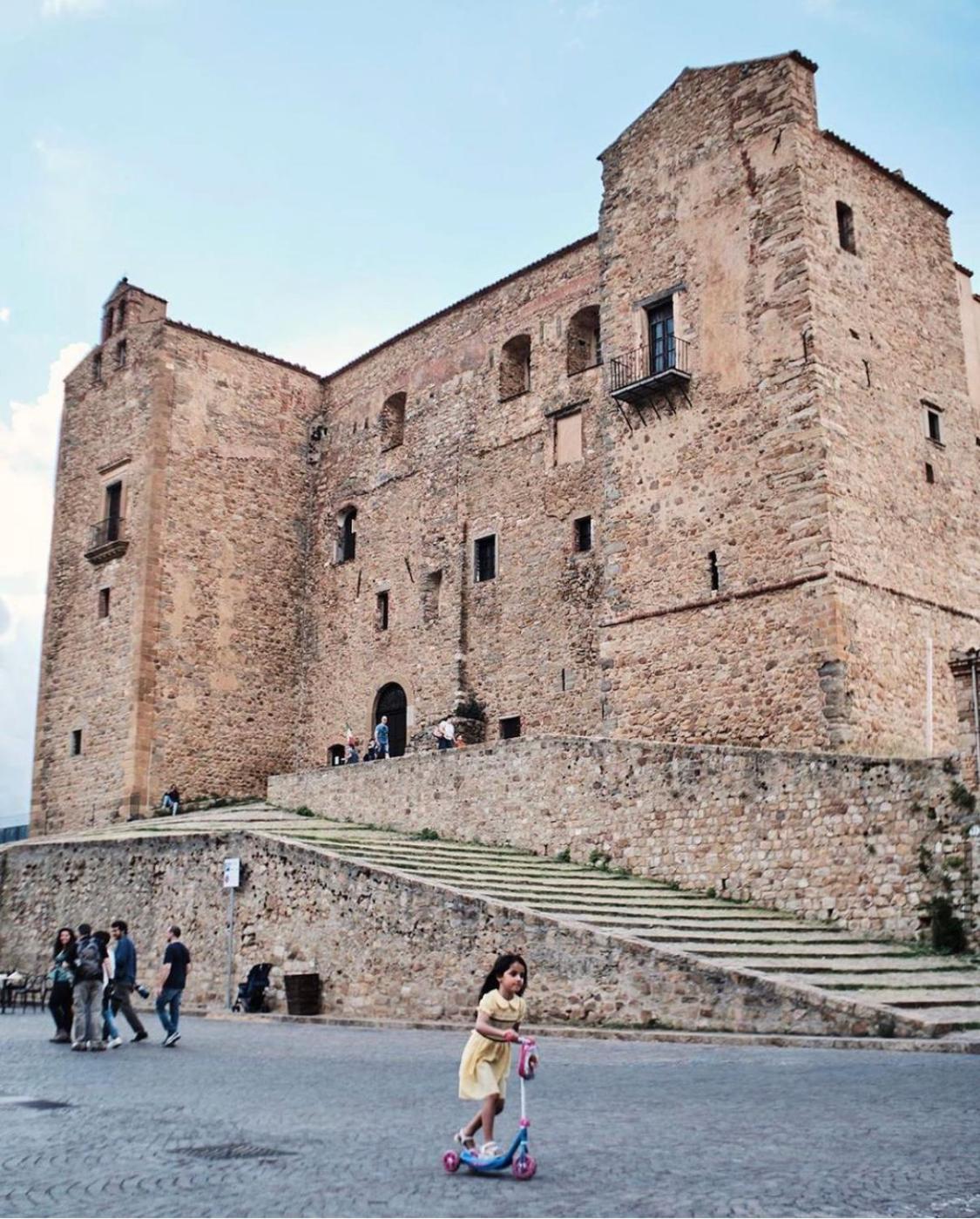 カステルブオーノ Porta San Paolo Houseアパートホテル エクステリア 写真
