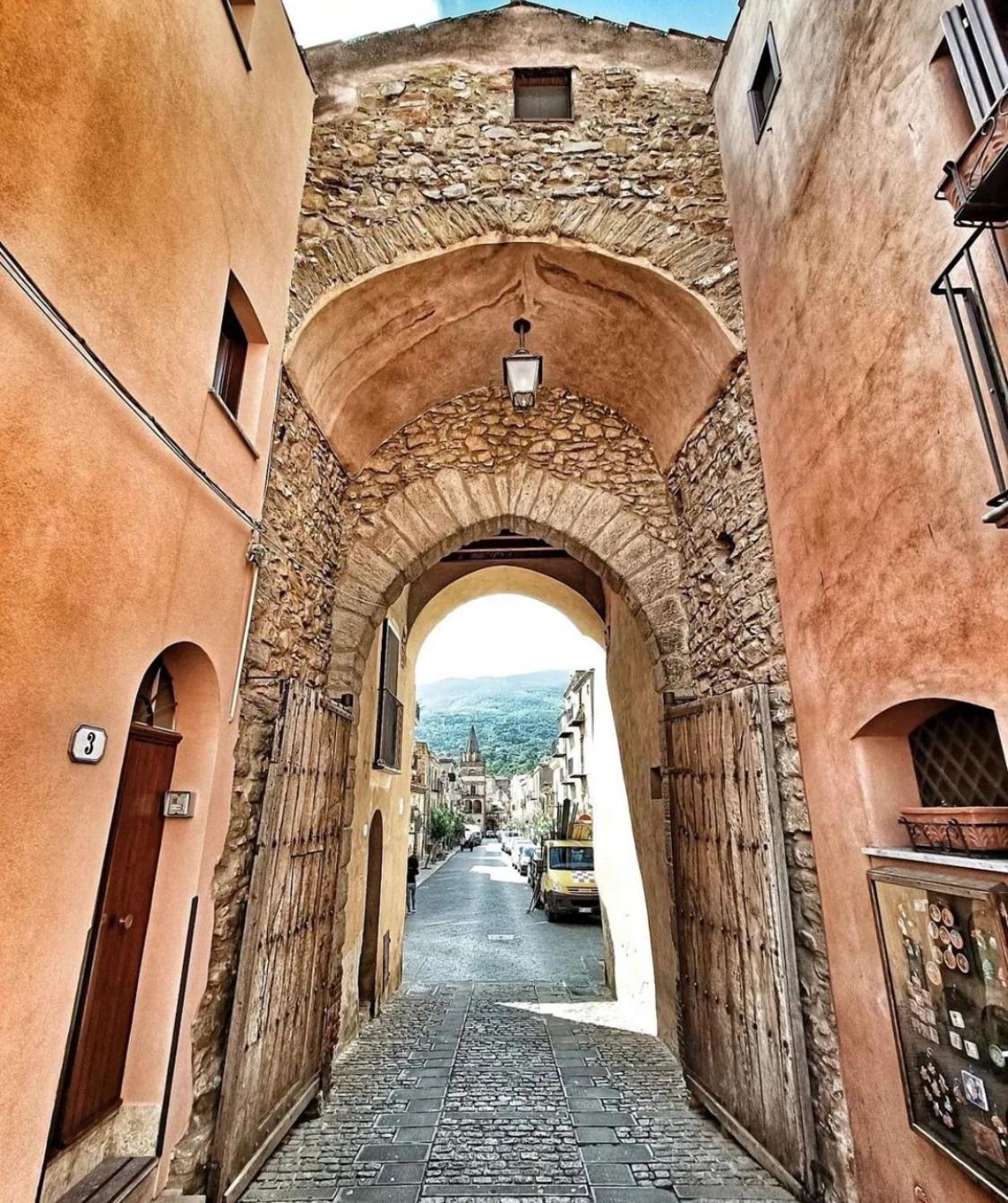カステルブオーノ Porta San Paolo Houseアパートホテル エクステリア 写真